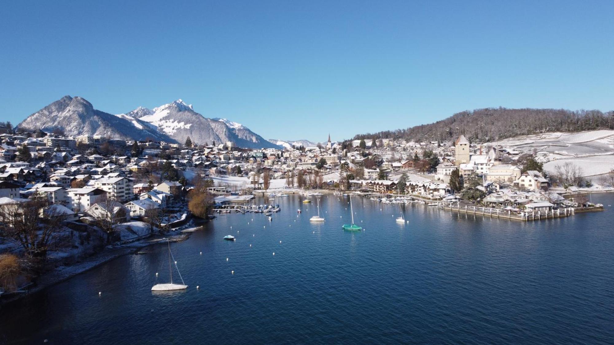 Wohnung Mit Grossartiger Seesicht Und Balkon Spiez Kültér fotó