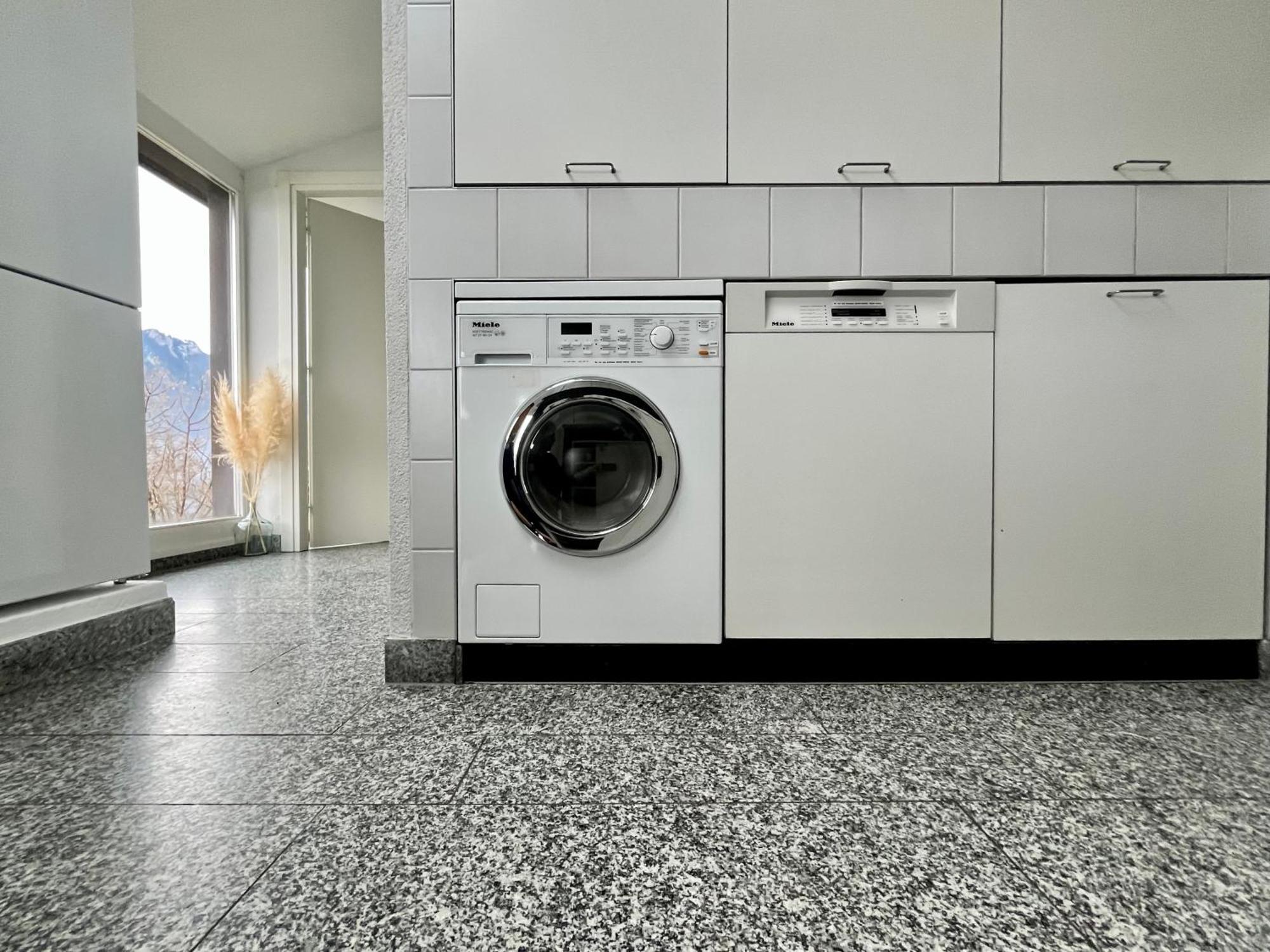 Wohnung Mit Grossartiger Seesicht Und Balkon Spiez Kültér fotó